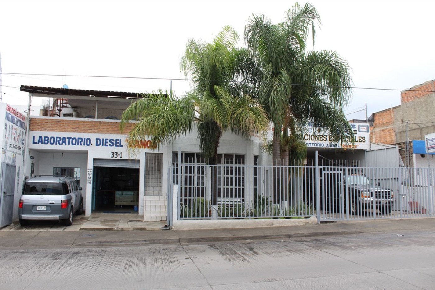 Laboratorio Diesel Ramos sobre Av. Hipódromo
