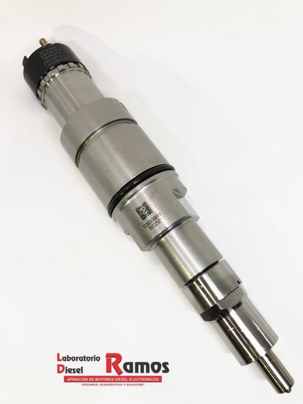 Inyector diésel common rail con el logo de Laboratorio Diesel Ramos